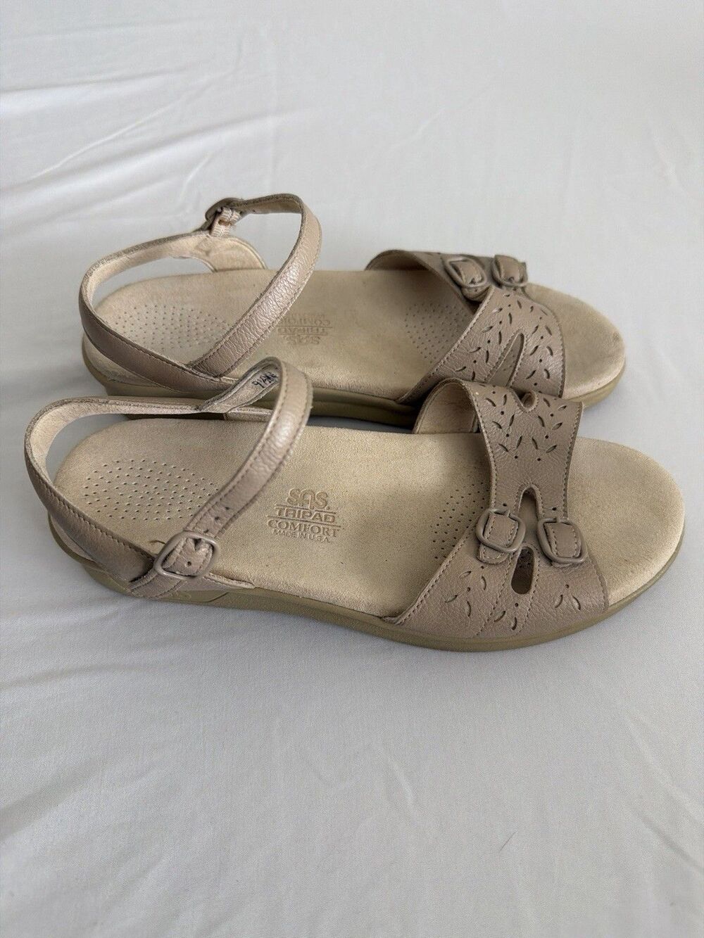SAS Leather Comfort Sandals Womens Sz 9.5 W Wide Tan Adjustable Low Heel USA EUC - Picture 13 of 13